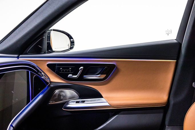 Mercedes-Benz E-Class V (W213, S213, C238) Рестайлинг, 2024 седан бизнес класса в Дубае от POF RENTAL черный цвет | AUTO.AE