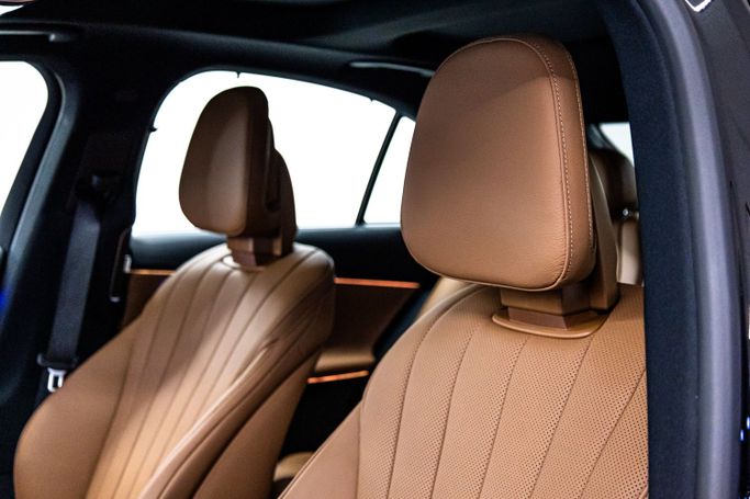 Mercedes-Benz E-Class V (W213, S213, C238) Рестайлинг, 2024 седан бизнес класса в Дубае от POF RENTAL черный цвет | AUTO.AE