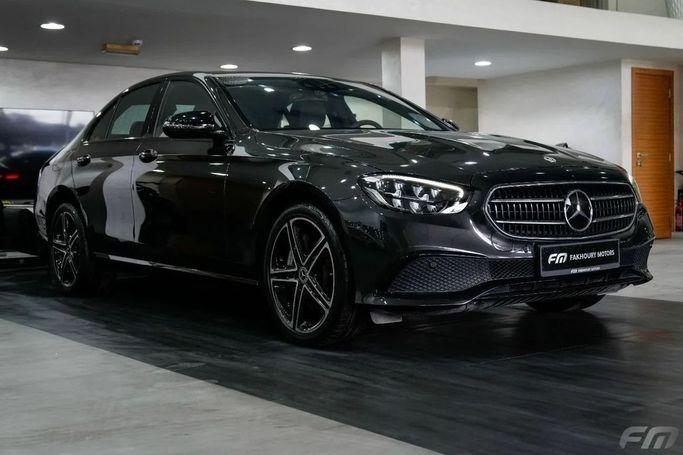 Подержанный Mercedes-Benz E-Class 300 V (W213, S213, C238) Рестайлинг, 2.0 л, 2022 в Дубае от Fakhoury Черный цвет. Европейская | AUTO.AE
