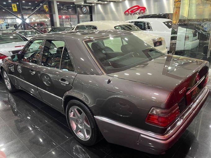 Used Mercedes-Benz E-Class I (W124), 5.0 l, 1992 in Dubai by STAR COLLECTION LLC, Violet color. Japanese Specs | AUTO.AE