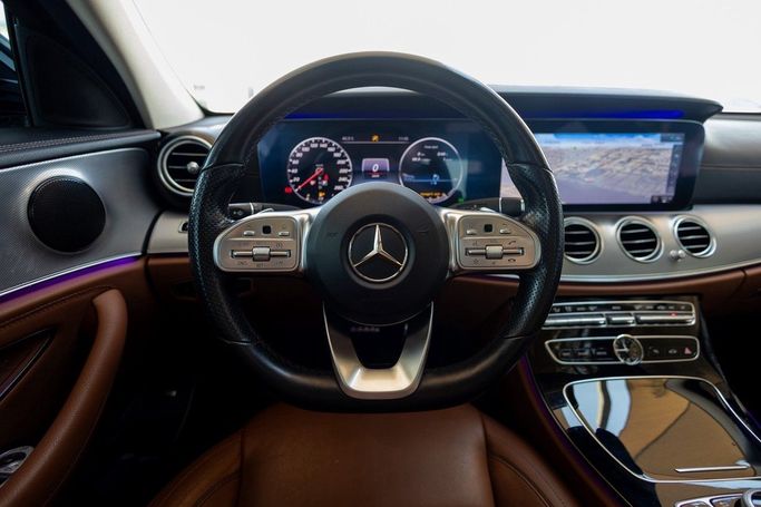 Подержанный Mercedes-Benz E-Class 300 V (W213, S213, C238), 2.0 л, 2020 в Дубае от Linda Cars Черный цвет. GCC | AUTO.AE