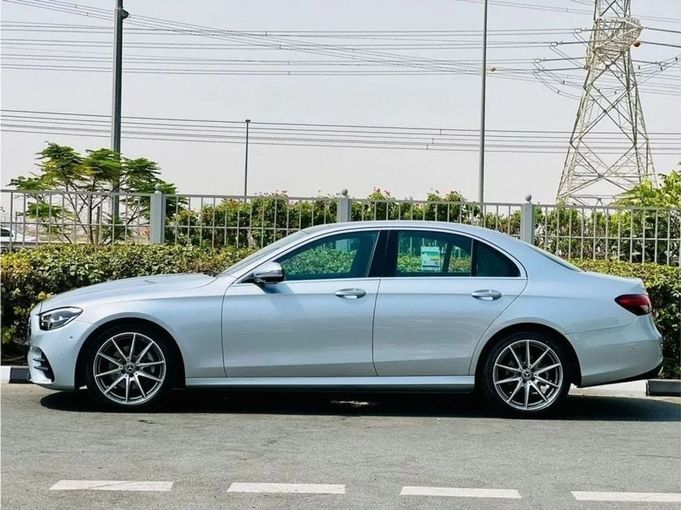 Новый Mercedes-Benz E-Class 200 VI (W214, S214), 2.0 л, 2023 в Дубае от Ideal Cars LLC Серебристый цвет. GCC | AUTO.AE