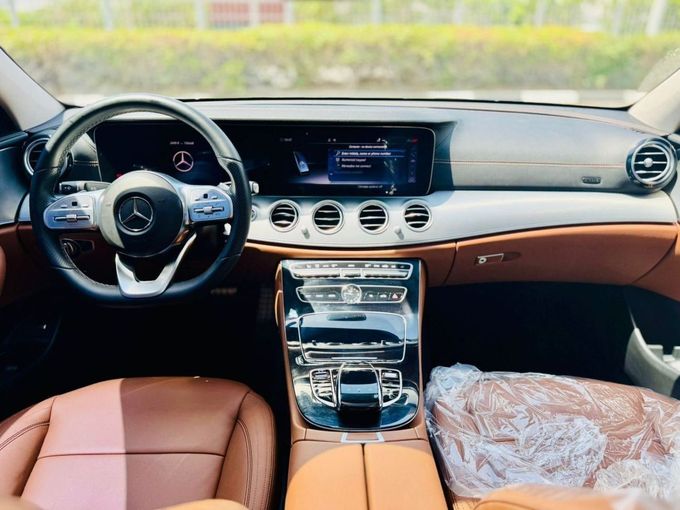 Подержанный Mercedes-Benz E-Class 300 V (W213, S213, C238) Рестайлинг, 2.0 л, 2020 в Дубае от Ideal Cars LLC Серый цвет. GCC | AUTO.AE