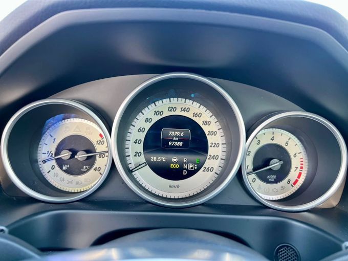 Подержанный Mercedes-Benz E-Class 300 V (W213, S213, C238), 2.0 л, 2016 в Дубае от Saeed Auto Белый цвет. Японская | AUTO.AE