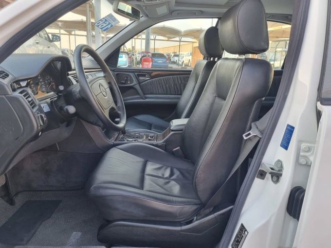 Подержанный Mercedes-Benz E-Class 320 II (W210, S210) Рестайлинг, 3.2 л, 2000 в Дубае от Saeed Auto Белый цвет. Японская | AUTO.AE