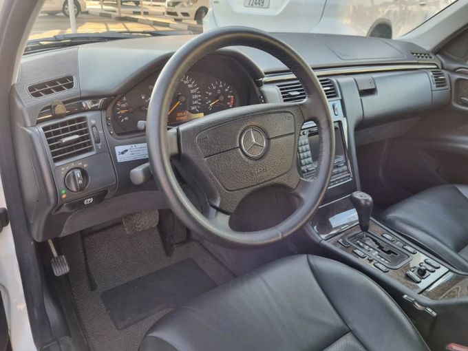 Подержанный Mercedes-Benz E-Class 320 II (W210, S210) Рестайлинг, 3.2 л, 2000 в Дубае от Saeed Auto Белый цвет. Японская | AUTO.AE
