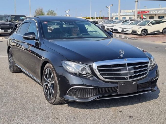 Подержанный Mercedes-Benz E-Class 450 V (W213, S213, C238), 3.0 л, 2019 в Дубае от Saeed Auto Черный цвет. Японская | AUTO.AE