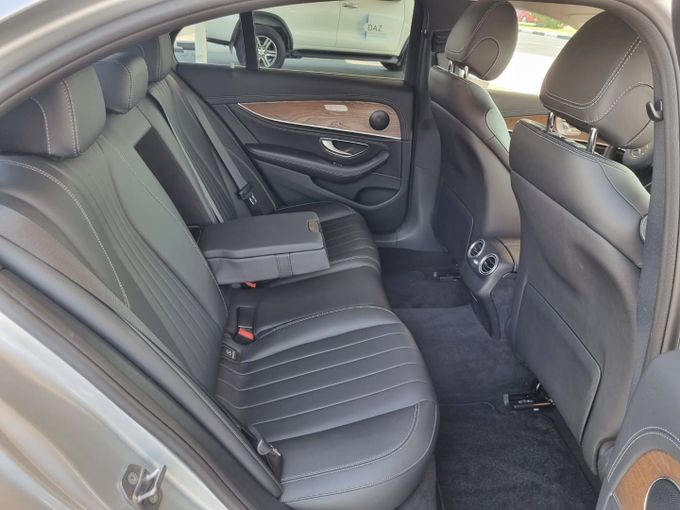 Подержанный Mercedes-Benz E-Class 400 V (W213, S213, C238), 3.0 л, 2018 в Дубае от Saeed Auto Серый цвет. Японская | AUTO.AE