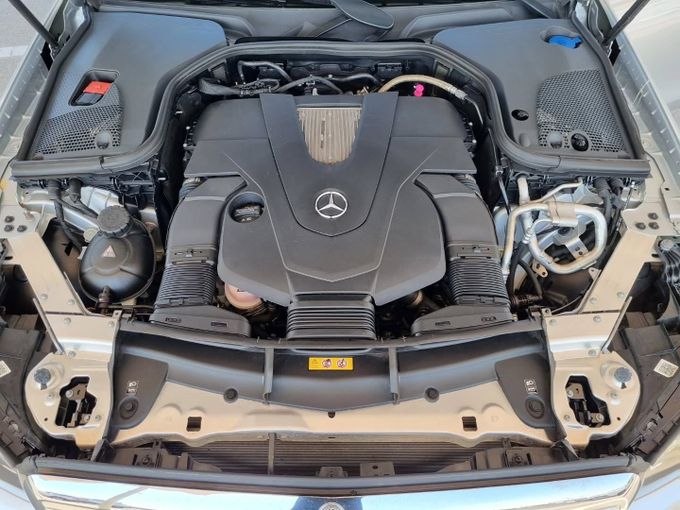 Подержанный Mercedes-Benz E-Class 400 V (W213, S213, C238), 3.0 л, 2018 в Дубае от Saeed Auto Серый цвет. Японская | AUTO.AE
