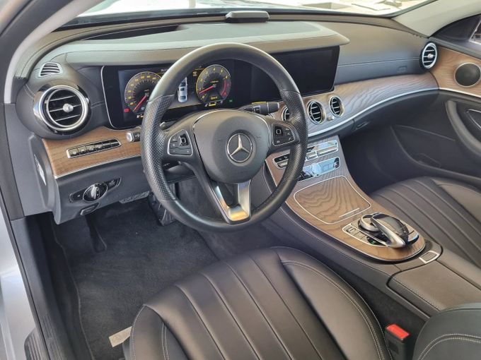 Подержанный Mercedes-Benz E-Class 400 V (W213, S213, C238), 3.0 л, 2018 в Дубае от Saeed Auto Серый цвет. Японская | AUTO.AE