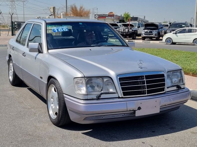 Подержанный Mercedes-Benz E-Class 420 I (W124), 4.2 л, 1994 в Дубае от Saeed Auto Серебристый цвет. Японская | AUTO.AE