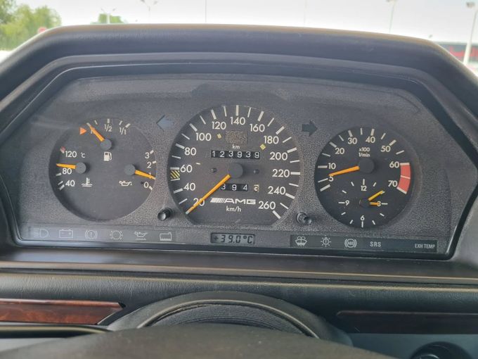 Подержанный Mercedes-Benz E-Class 420 I (W124), 4.2 л, 1994 в Дубае от Saeed Auto Серебристый цвет. Японская | AUTO.AE