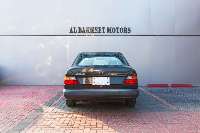 Used Mercedes-Benz E-Class 300 I (W124), 3.0 l, 1993 in Dubai by Albakheet Motors, Grey color. GCC Specs | AUTO.AE