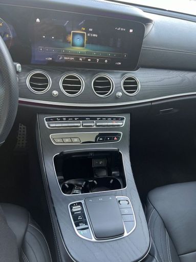 Подержанный Mercedes-Benz E-Class 220 d V (W213, S213, C238), 1.9 л, 2021 в Дубае от Quatro Motors Черный цвет.  | AUTO.AE
