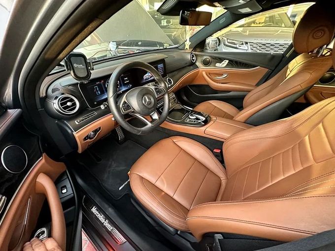 Подержанный Mercedes-Benz E-Class 400 V (W213, S213, C238), 3.0 л, 2017 в Дубае от Formula Motors Серый цвет. GCC | AUTO.AE