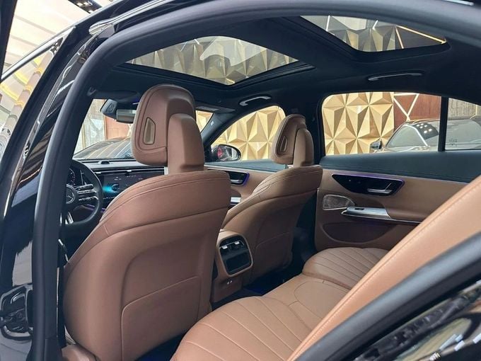 Новый Mercedes-Benz E-Class 300 VI (W214, S214), 2.0 л, 2024 в Дубае от Orient Auto FZE Черный цвет. Корейская | AUTO.AE