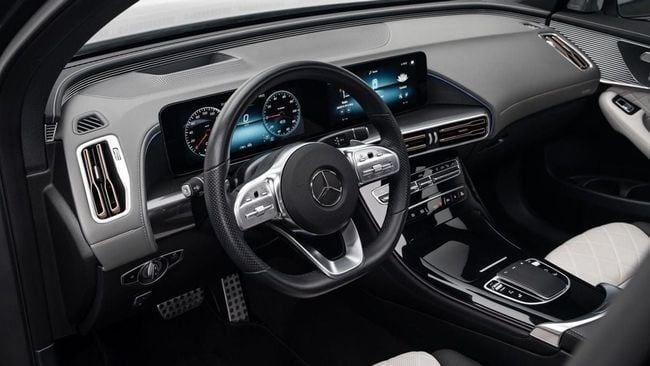 Подержанный Mercedes-Benz EQC 400 I (N293), 2021 в Дубае от Al Ain Class Motors Черный цвет. GCC | AUTO.AE