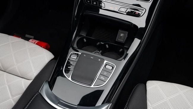 Подержанный Mercedes-Benz EQC 400 I (N293), 2021 в Дубае от Al Ain Class Motors Черный цвет. GCC | AUTO.AE