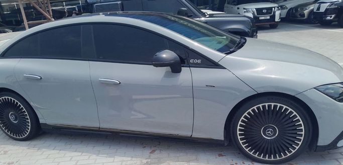 Подержанный Mercedes-Benz EQE 350, 2023 в Дубае от Lahbab Motors Серый цвет. Европейская | AUTO.AE