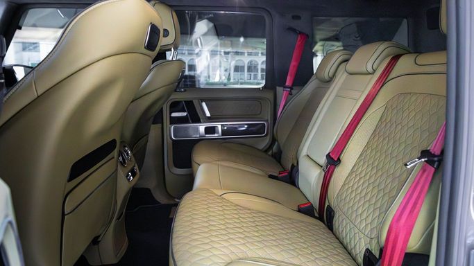 Mercedes-Benz G-Class AMG Brabus 800 II (W463), 2022 внедорожник 5 дв. бизнес класса в Дубае от AVA car rental серый цвет | AUTO.AE