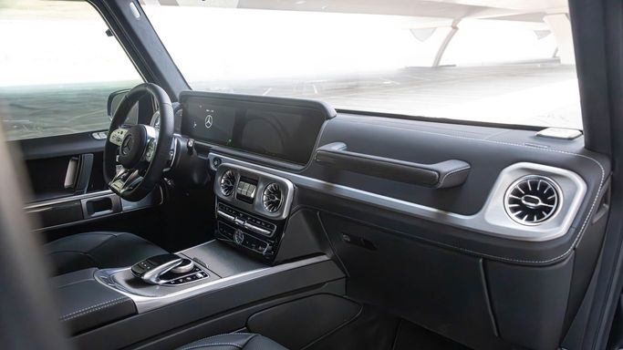 Mercedes-Benz G-Class AMG 63 AMG II (W463), 2023 внедорожник 5 дв. бизнес класса в Дубае от AVA car rental черный цвет | AUTO.AE