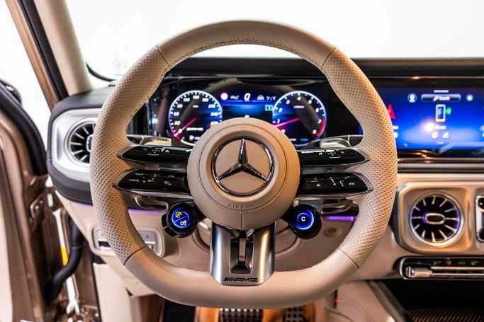 Mercedes-Benz G-Class AMG Brabus 800 II (W465) تجميل الوجه, 2025 رجال الأعمال دفع رباعي 5 أبواب للتأجير في في دبي من POF RENTAL، اللون بيج | AUTO.AE