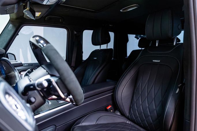 Mercedes-Benz G-Class AMG 63 AMG II (W465) Рестайлинг, 2025 внедорожник 5 дв. бизнес класса в Дубае от POF RENTAL желтый цвет | AUTO.AE