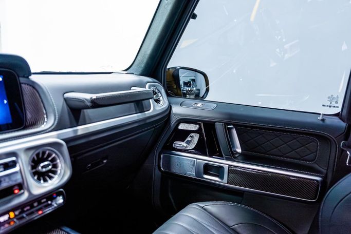 Mercedes-Benz G-Class AMG 63 AMG II (W465) Рестайлинг, 2025 внедорожник 5 дв. бизнес класса в Дубае от POF RENTAL желтый цвет | AUTO.AE