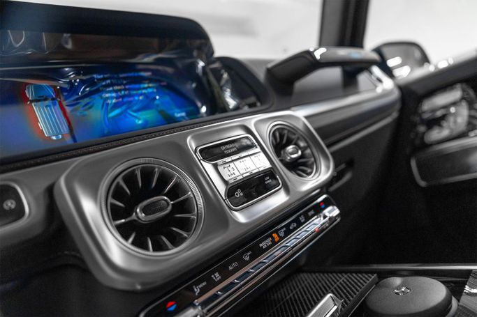 Новый Mercedes-Benz G-Class AMG 63 AMG II (W465) Рестайлинг, 4.0 л, 2025 в Дубае от PUPIL OF FATE MOTORS Белый цвет. GCC | AUTO.AE