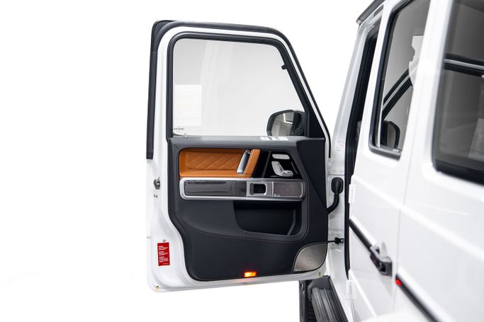 Новый Mercedes-Benz G-Class AMG 63 AMG II (W465) Рестайлинг, 4.0 л, 2025 в Дубае от PUPIL OF FATE MOTORS Белый цвет. GCC | AUTO.AE