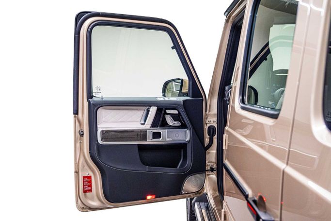 Новый Mercedes-Benz G-Class AMG 63 AMG II (W465) Рестайлинг, 4.0 л, 2025 в Дубае от PUPIL OF FATE MOTORS Бежевый цвет. GCC | AUTO.AE