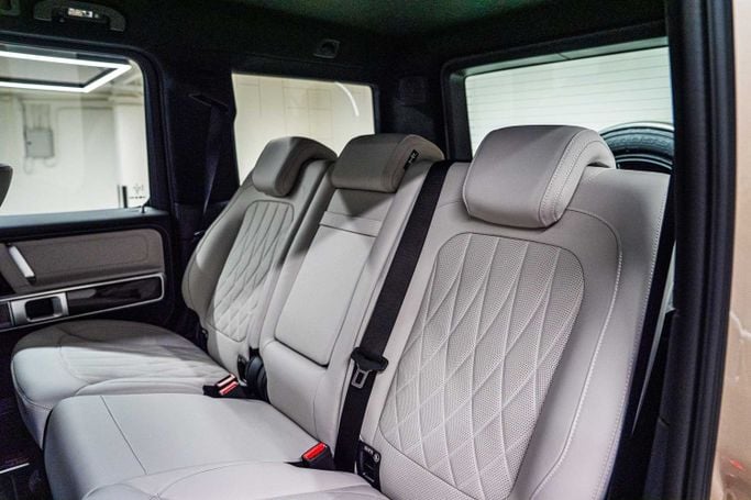Новый Mercedes-Benz G-Class AMG 63 AMG II (W465) Рестайлинг, 4.0 л, 2025 в Дубае от PUPIL OF FATE MOTORS Бежевый цвет. GCC | AUTO.AE