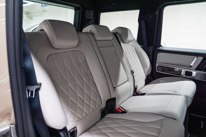 Новый Mercedes-Benz G-Class AMG 63 AMG II (W465) Рестайлинг, 4.0 л, 2025 в Дубае от PUPIL OF FATE MOTORS Бежевый цвет. GCC | AUTO.AE