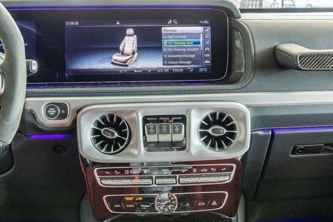 مستعملة Mercedes-Benz G-Class AMG 63 AMG عملية شد الوجه II (W465), 4.0 l, 2024 في في دبي من Laith Alobaidi Motors، اللون ذهبي. المواصفات الأوروبية | AUTO.AE