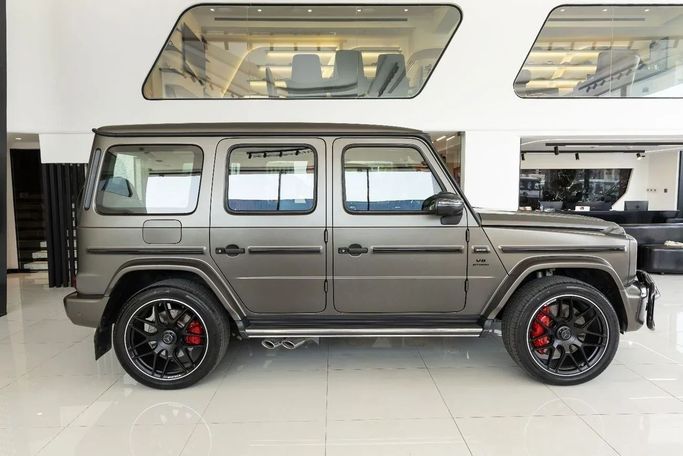 مستعملة Mercedes-Benz G-Class AMG 63 AMG عملية شد الوجه II (W465), 4.0 l, 2024 في في دبي من Laith Alobaidi Motors، اللون ذهبي. المواصفات الأوروبية | AUTO.AE