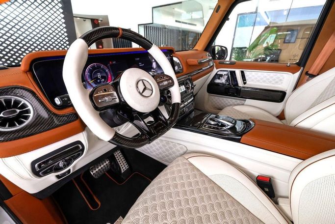 جديدة Mercedes-Benz G-Class AMG 63 AMG عملية شد الوجه II (W465), 4.0 l, 2024 في في دبي من Laith Alobaidi Motors، اللون أبيض. المواصفات الكورية | AUTO.AE
