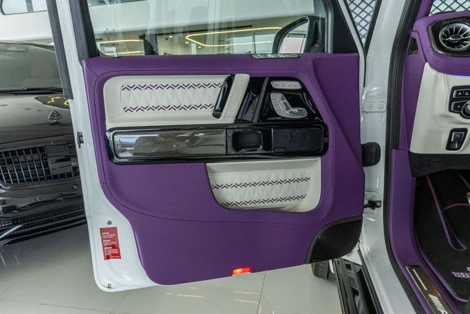 جديدة Mercedes-Benz G-Class AMG 63 AMG عملية شد الوجه II (W465), 4.0 l, 2024 في في دبي من Laith Alobaidi Motors، اللون أبيض. المواصفات الكورية | AUTO.AE