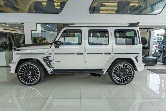 جديدة Mercedes-Benz G-Class AMG 63 AMG عملية شد الوجه II (W465), 4.0 l, 2024 في في دبي من Laith Alobaidi Motors، اللون أبيض. المواصفات الكورية | AUTO.AE
