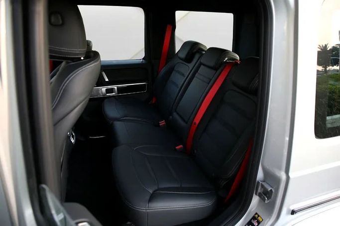 جديدة Mercedes-Benz G-Class AMG 63 AMG عملية شد الوجه II (W465), 4.0 l, 2025 في في دبي من Mohammad Alkarak Motors، اللون فضي. المواصفات الكورية | AUTO.AE