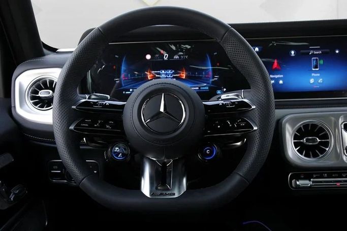 جديدة Mercedes-Benz G-Class AMG 63 AMG عملية شد الوجه II (W465), 4.0 l, 2025 في في دبي من Mohammad Alkarak Motors، اللون أبيض. المواصفات الكورية | AUTO.AE