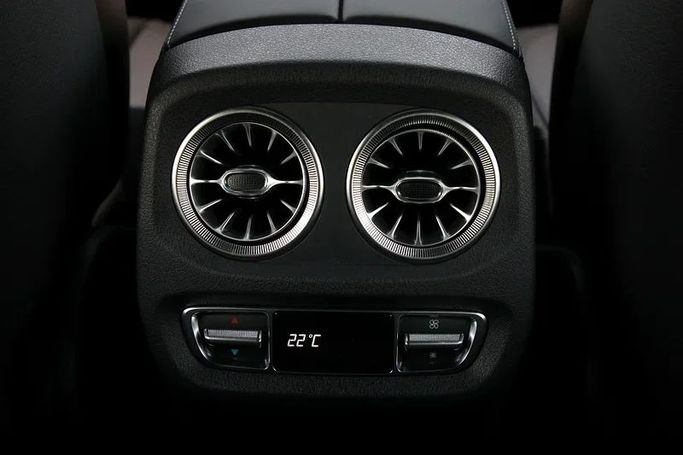 جديدة Mercedes-Benz G-Class AMG 63 AMG عملية شد الوجه II (W465), 4.0 l, 2025 في في دبي من Mohammad Alkarak Motors، اللون أبيض. المواصفات الكورية | AUTO.AE