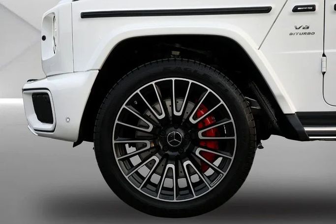 جديدة Mercedes-Benz G-Class AMG 63 AMG عملية شد الوجه II (W465), 4.0 l, 2025 في في دبي من Mohammad Alkarak Motors، اللون أبيض. المواصفات الكورية | AUTO.AE