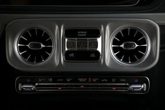 جديدة Mercedes-Benz G-Class AMG 63 AMG عملية شد الوجه II (W465), 4.0 l, 2025 في في دبي من Mohammad Alkarak Motors، اللون أسود. المواصفات الكورية | AUTO.AE
