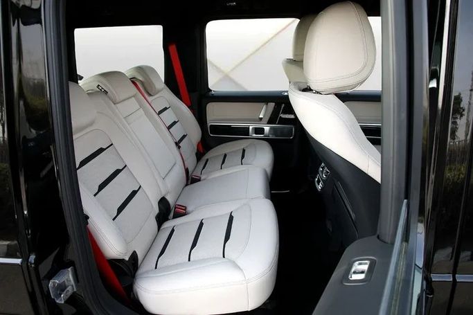 جديدة Mercedes-Benz G-Class AMG 63 AMG عملية شد الوجه II (W465), 4.0 l, 2025 في في دبي من Mohammad Alkarak Motors، اللون أسود. المواصفات الكورية | AUTO.AE