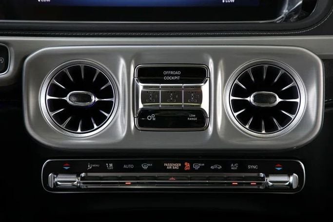 جديدة Mercedes-Benz G-Class AMG 63 AMG عملية شد الوجه II (W465), 4.0 l, 2025 في في دبي من Mohammad Alkarak Motors، اللون أسود. المواصفات الكورية | AUTO.AE