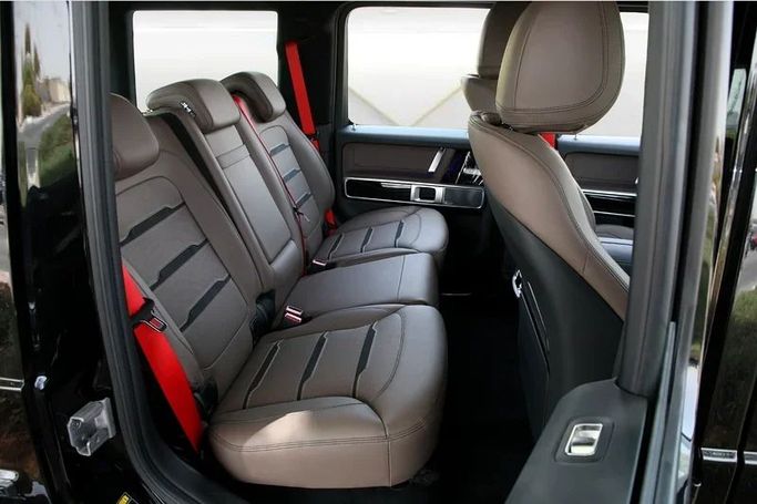 جديدة Mercedes-Benz G-Class AMG 63 AMG عملية شد الوجه II (W465), 4.0 l, 2025 في في دبي من Mohammad Alkarak Motors، اللون أسود. المواصفات الكورية | AUTO.AE