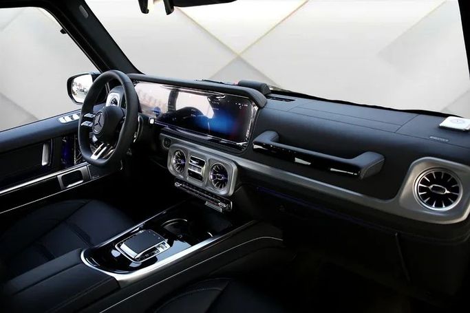 جديدة Mercedes-Benz G-Class AMG 63 AMG عملية شد الوجه II (W465), 4.0 l, 2025 في في دبي من Mohammad Alkarak Motors، اللون أخضر. المواصفات الكورية | AUTO.AE