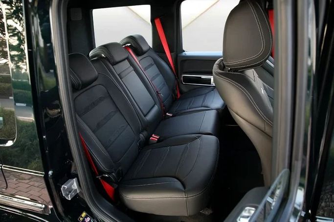 جديدة Mercedes-Benz G-Class AMG 63 AMG عملية شد الوجه II (W465), 4.0 l, 2025 في في دبي من Mohammad Alkarak Motors، اللون أخضر. المواصفات الكورية | AUTO.AE