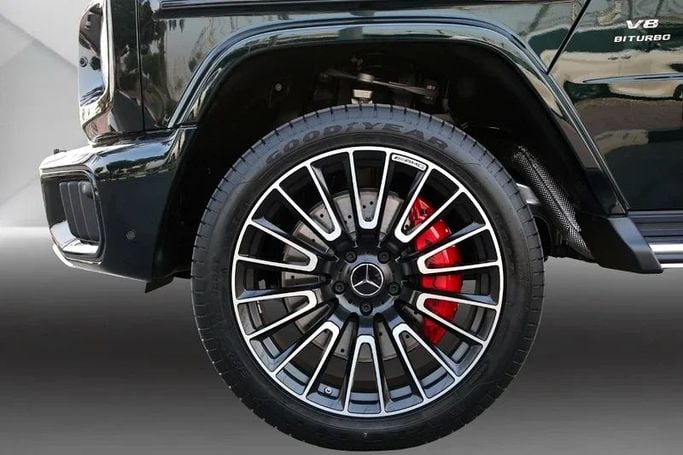 جديدة Mercedes-Benz G-Class AMG 63 AMG عملية شد الوجه II (W465), 4.0 l, 2025 في في دبي من Mohammad Alkarak Motors، اللون أخضر. المواصفات الكورية | AUTO.AE