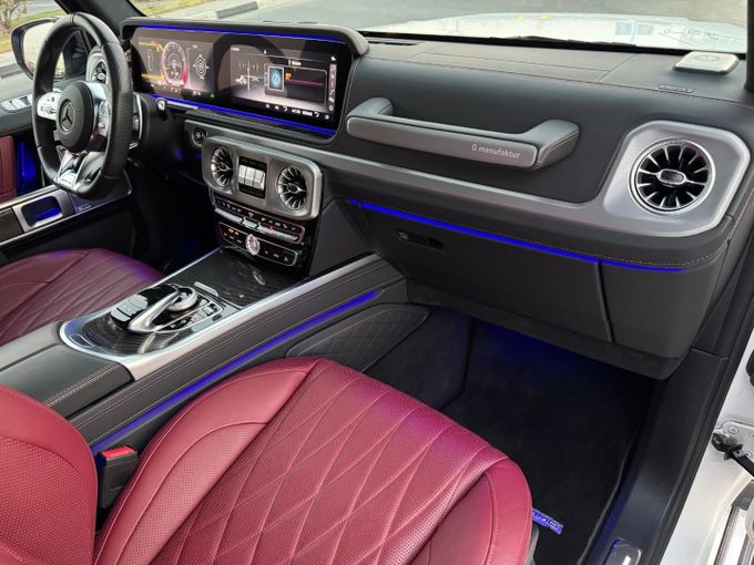 Подержанный Mercedes-Benz G-Class AMG 63 AMG II (W463), 4.0 л, 2022 в Дубае от Saeed Auto Белый цвет. Японская | AUTO.AE
